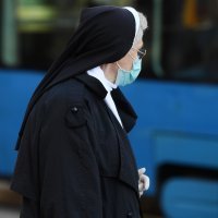 Rekordan broj zaraženih koronavirusom - građani većinom nose maske i na otvorenome