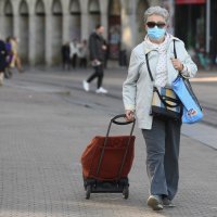 Rekordan broj zaraženih koronavirusom - građani većinom nose maske i na otvorenome