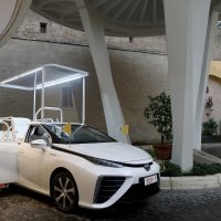 Toyota Mirai kao službeni papamobil