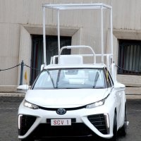 Toyota Mirai kao službeni papamobil