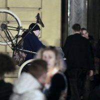 Petak navečer na platou ispred Hrvatskog narodnog kazališta u Zagrebu