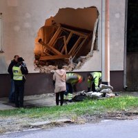 Nova Gradiška: Zabio se automobilom u kuću i poginuo