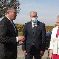Predsjednik RH Zoran Milanović, Vukovarsko-srijemski župan Božo Galić, gradonačelnica Iloka Marina Budimir