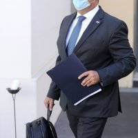 Ministar Vili Beroš dolazi na sjednicu Vlade