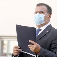 Ministar Vili Beroš dolazi na sjednicu Vlade