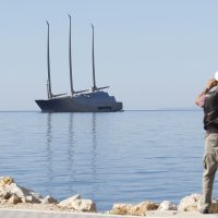Luksuzna jedrilica ruskog milijaredera usidrena u Brelima