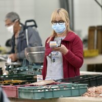 Građani nose maske i na otvorenom