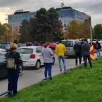 Testiranje na koronavirus na parkiralištu Velesajma