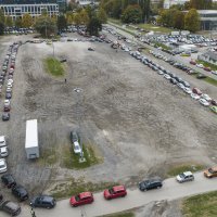 Fotografije iz zraka: Gužve kod Velesajma, gdje se građani testiraju na koronavirus