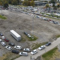 Fotografije iz zraka: Gužve kod Velesajma, gdje se građani testiraju na koronavirus