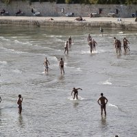 Brojni kupaći na Bačvicama