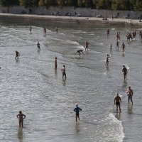 Brojni kupaći na Bačvicama