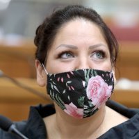 Saborski zastupnici s različitim zaštitnim maskama