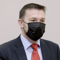 Saborski zastupnici s različitim zaštitnim maskama