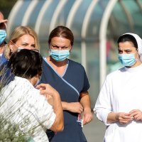 Zagreb: Prosvjed medicinskih djelatnika KB Dubrava zbog situacije s koronavirusom