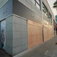 Daske na izlozima američkih trgovina