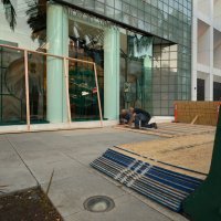 Daske na izlozima američkih trgovina