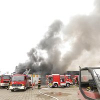 Zagreb: Požar u skladištu u Sesvetama