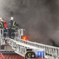 Zagreb: Požar u skladištu u Sesvetama