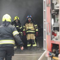 Zagreb: Požar u skladištu u Sesvetama
