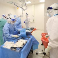 U Općoj bolnici Karlovac carskim rezom uspješno porođena COVID-19 pozitivna majka