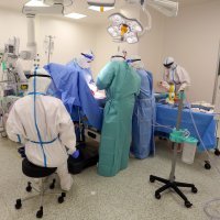 U Općoj bolnici Karlovac carskim rezom uspješno porođena COVID-19 pozitivna majka