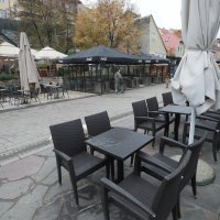 Prazne terase kafića u Zagrebu