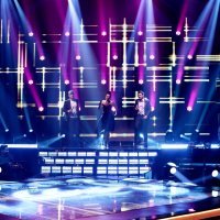 Mentori polufinalne emisije izveli su pjesmu 'Smijem se' grupe Jinx