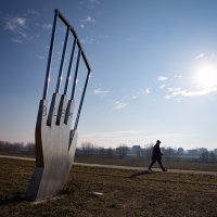 Skulptura 'Ruka' na savskom nasipu kod Boćarskog doma