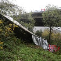 Kamion sletio s autoceste