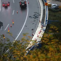 Kamion sletio s autoceste