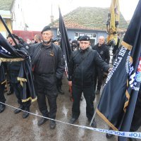 Pripadnici HOS-a sa svojim obilježjima u Vukovaru