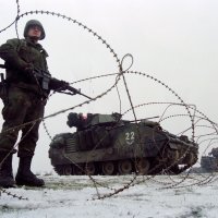 Vojnik IFOR-a u BiH nakon potpisivanja mirovnog sporazuma