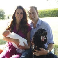 Lupo na obiteljskoj fotografiji s bebom Georgeom