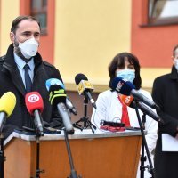 Varaždin: Krešimir Luetić posjetio bolnicu u Varaždinu gdje se oboljeli smještaju u šatore