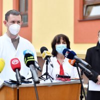 Varaždin: Krešimir Luetić posjetio bolnicu u Varaždinu gdje se oboljeli smještaju u šatore