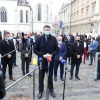 Zagreb: Nakon što je oporba napustila sabornicu obratili su se medijima na Markovom trgu