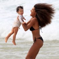Vincent Cassel i Tina Kunakey s kćerkicom