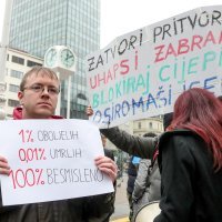 Prosvjed protiv mjera za borbu protiv koronavirusa u Zagrebu