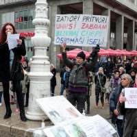 Prosvjed protiv mjera za borbu protiv koronavirusa u Zagrebu