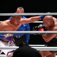Mike Tyson - Roy Jones Jr.