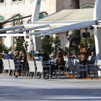 Bura pokidala trake Civilne zaštite oko terasa kafića u Splitu