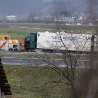 U teškoj prometnoj nesreći kod Zaboka kamion završio na boku