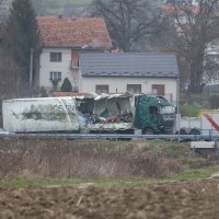 U teškoj prometnoj nesreći kod Zaboka kamion završio na boku