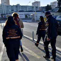 Split: Pripadnici civilne zaštite upozoravaju građane na nove epidemiološke mjere