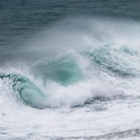 Jaka bura i valovi na Rtu Kamenjak