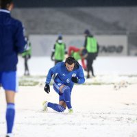 Zagrijavanje sudaca i igrača Gorice i Slaven Belupa na snijegom pokrivenom terenu