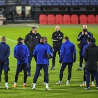 Nogometaši Dinama na stadionu Feyenoorda odradili trening, a trener Mamić pressicu