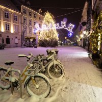 Adventsko raspoloženje u praznoj Ljubljani tijekom policijskog sata