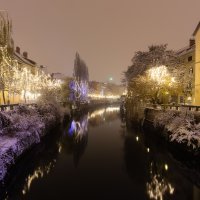Adventsko raspoloženje u praznoj Ljubljani tijekom policijskog sata